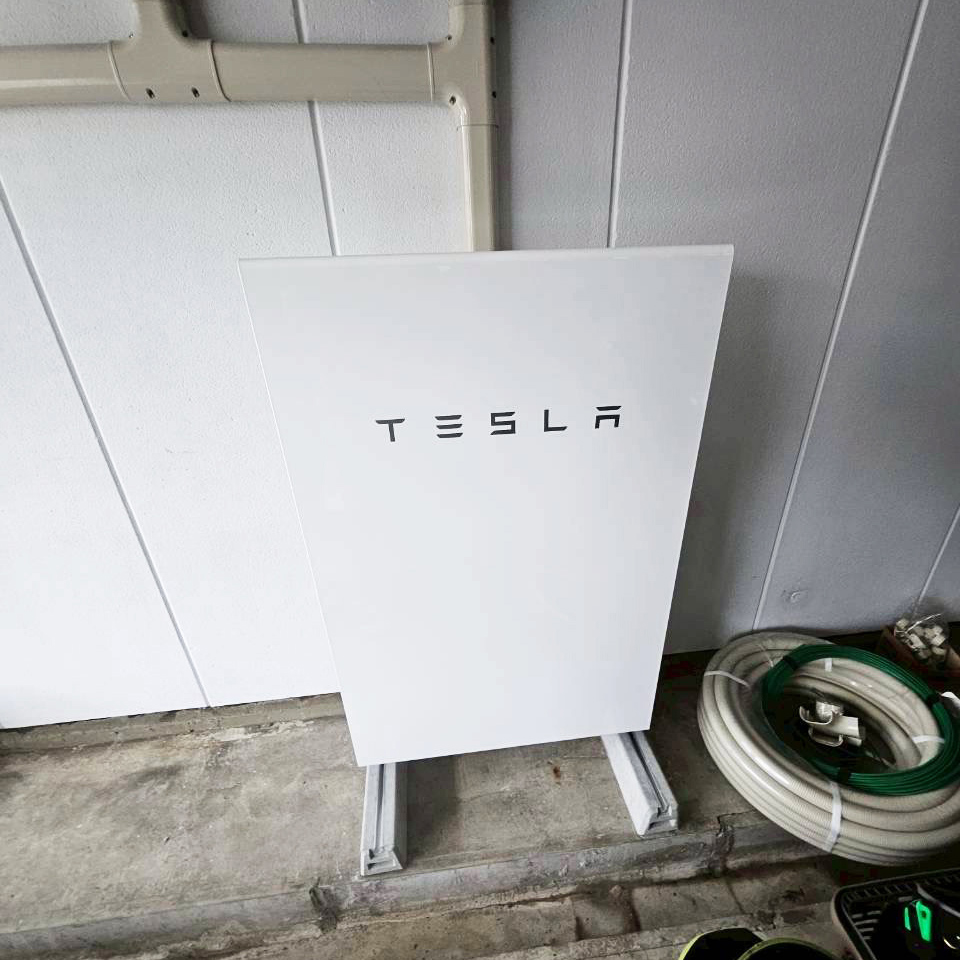 設置事例TESLA製蓄電池（有限会社サン・エナック）