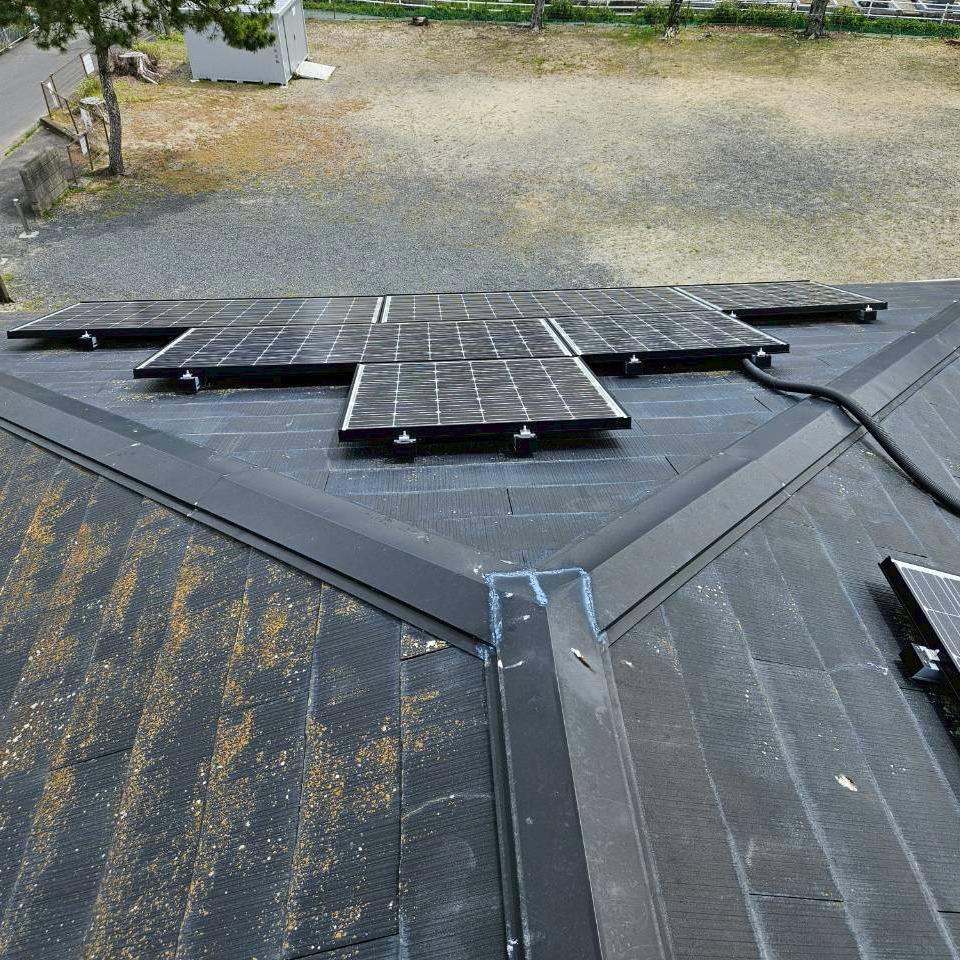 住宅屋根に設置したソーラパネル