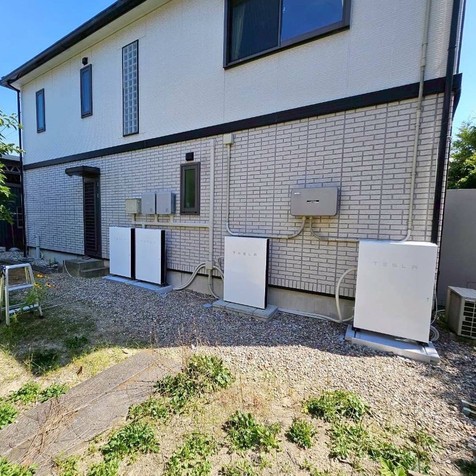 住宅用に設置したパワーコンディショナーと蓄電池