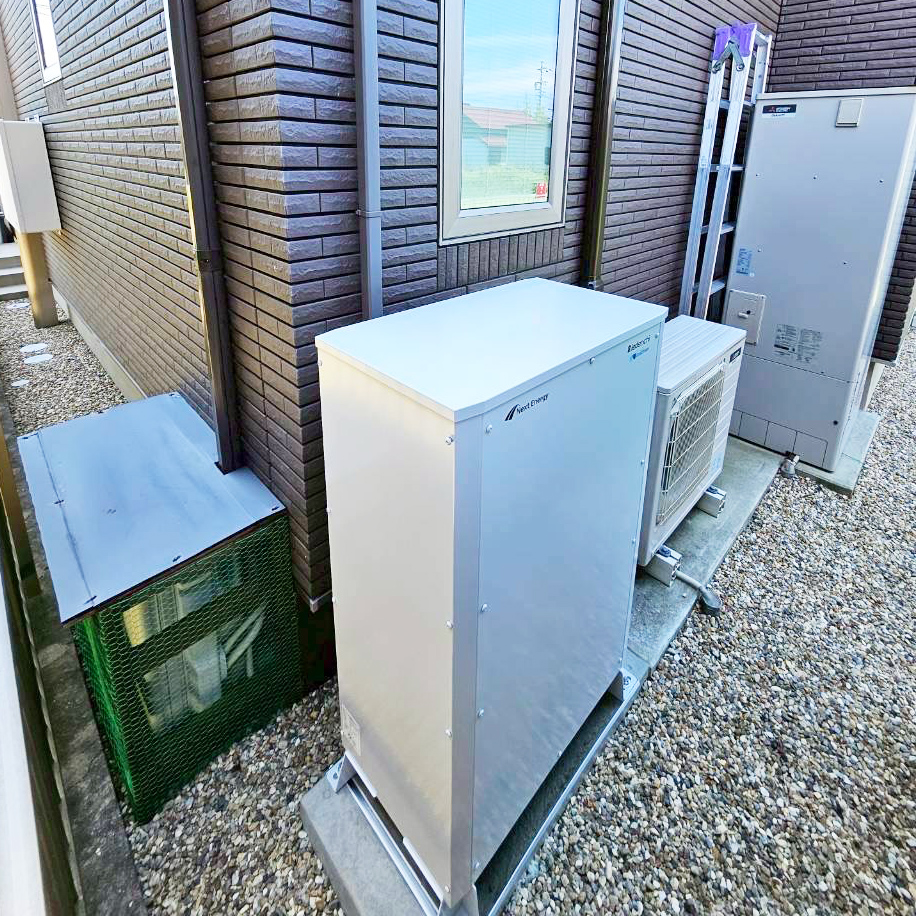 ネクストエナジー社製の蓄電池設置風景