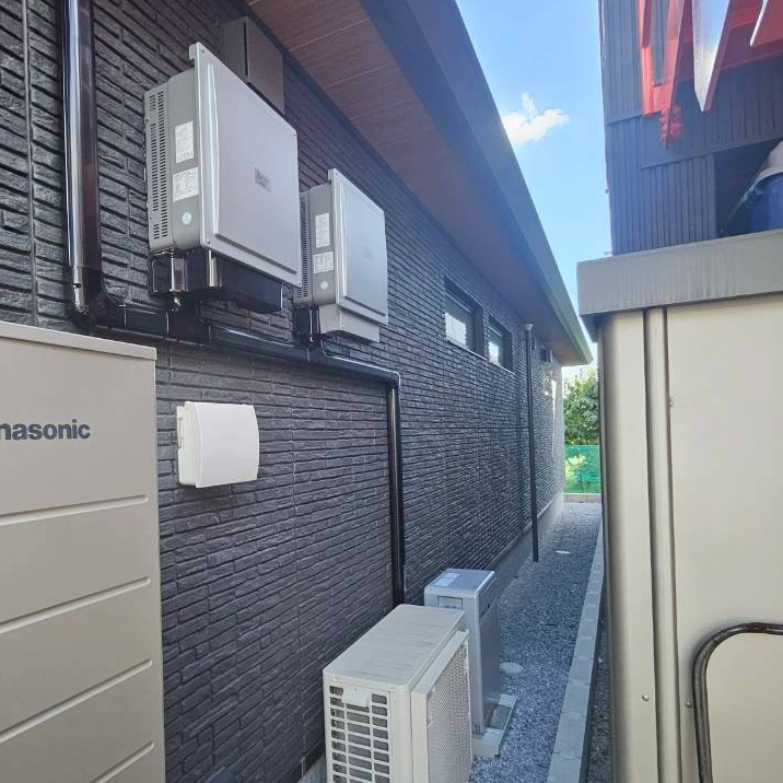 住宅用パワーコンディショナーと蓄電池設置事例